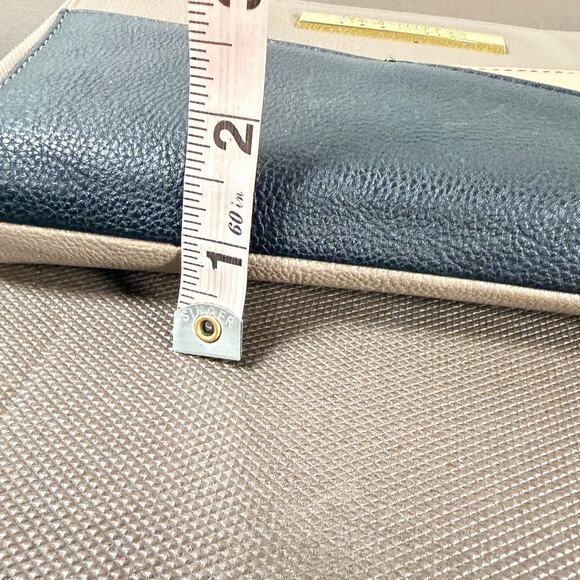 Steve Madden Zip Around Wallet Leather Black Taupe Purse - Picture 2 of 10